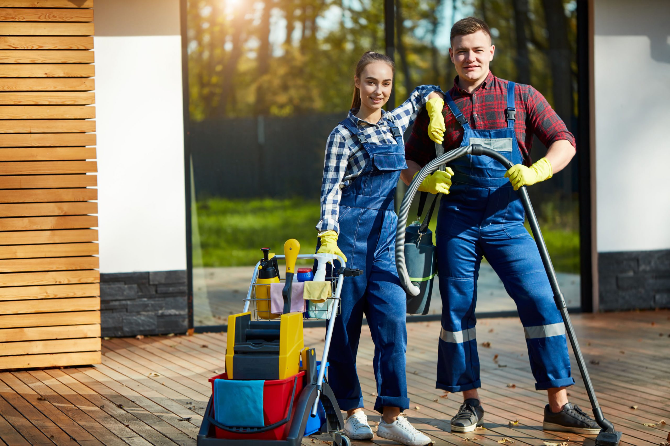 outdoor-cleaning-team-dreamstime_xxl_169024662